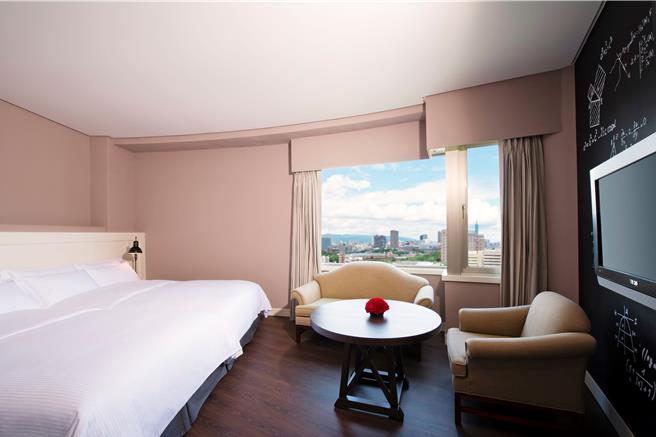 「臺大‧缪思旅」儿童节限定一泊二食住房专案，以两大一小入住精致客房为例，平均每人每晚1266元起，图为精致家庭房。(捷丝旅臺大尊贤馆提供)