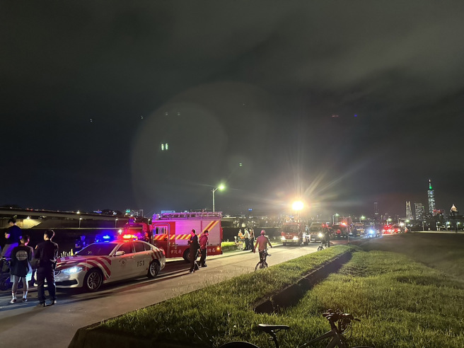 今28日晚間20時許，國道1號北上18公里處發生一起墜落案件。（圖／民眾提供）