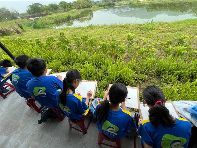 桃園市瑞興溼地正式開放，市府28日辦理環境教育導覽暨繪畫活動。（水務局提供／蔡明亘桃園傳真）