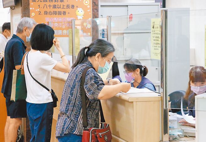 蓝委提案修正《医疗法》，拟由县市主管机关核定挂号费，以防医疗院所巧立名目收费。（本报资料照片）