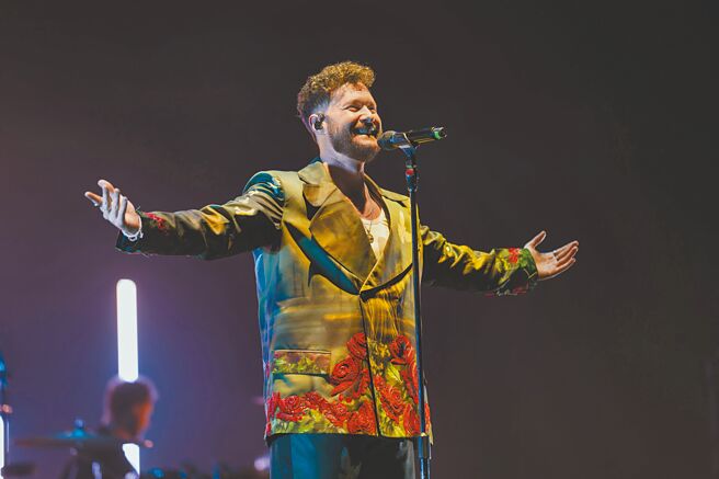 卡倫史考特27日登上台北小巨蛋開唱，超強唱功征服全場。（寬宏藝術提供）