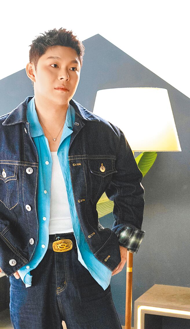 叶秉桓27日受访分享近况，并预告年底将举办个人演唱会。（首符娱乐提供）