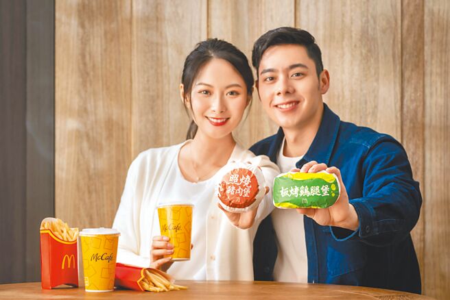 麥當勞即起限期復刻「板烤雞腿堡」，4月10日起則限時讓「照燒豬肉堡」復活。（麥當勞提供）