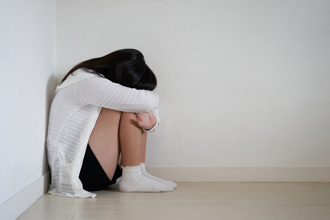 25歲女演員傳遭霸凌驟逝！劇團認了「電棒燙額頭」道歉