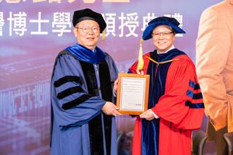 緯創資通董事長林憲銘 獲頒陽明交大名譽博士