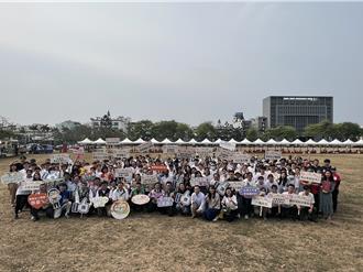 剀剀案浇不息热情 台南300社工师首度大会师