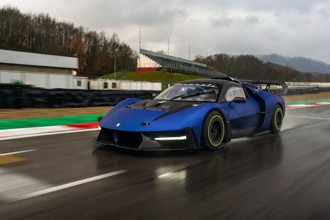 Maserati MCXtrema「野兽」在首次交付前在赛道上释放