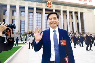 小米SU7問世 賣21萬人民幣 股價近月暴漲逾一成