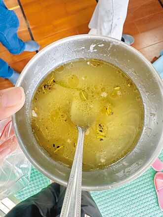 營養午餐冷掉還有蟲 3校喊退