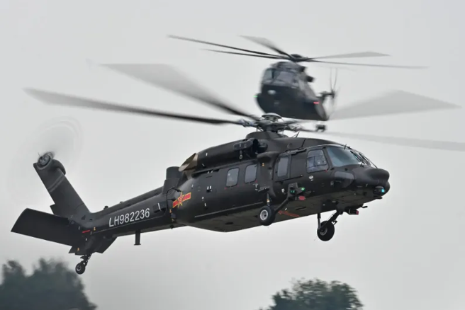 直-21與直-20體型相近，將是首款共軍籌劃已久首款重型武裝直升機。圖為珠海航展上的直-20運輸直升機。（圖／新華社）