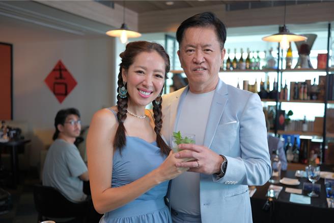 刘伊心（左）与老公林志隆感情甜蜜。（本报资料照片，刘伊心提供）