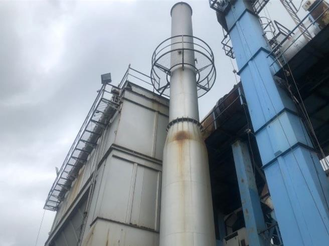 嘉义县环保稽查取缔沥青厂空污异味超标的工厂。（嘉义县政府提供／廖素慧嘉县传真）