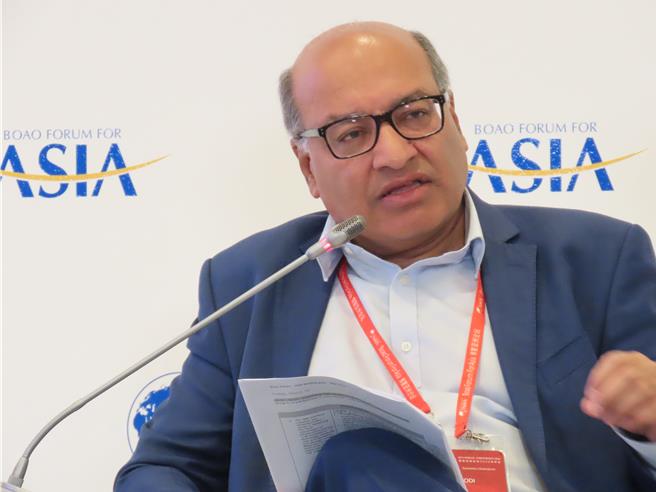 前歐洲復興開發銀行行長、英國海外發展研究院董事查克拉巴蒂表示，未來一帶一路項目應該讓更多銀行加入。（朱紹聖攝）