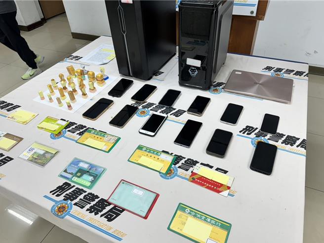 警方查扣相關證物。（洪靖宜攝）