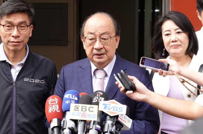 民進黨立法院黨團總召柯建銘29日在黨團大會後受訪。（姚志平攝）