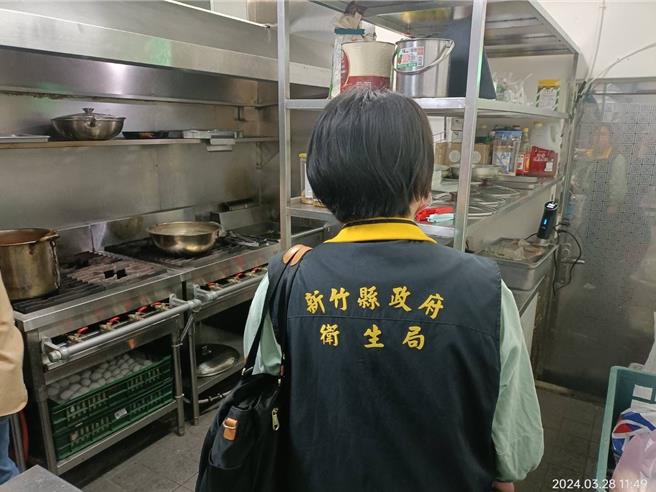 有民眾在竹北某咖哩餐厅吃完饭后腹泻，向卫生局陈情，稽查后发现几点缺失，请业者限期改改善。（新竹县府提供／邱立雅竹县传真）