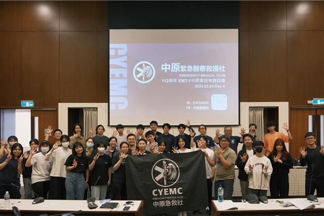 中原大學將急救教育融入校園生活，成立緊急醫療救護社培育學生志工。（中原大學提供／蔡明亘桃園傳真）