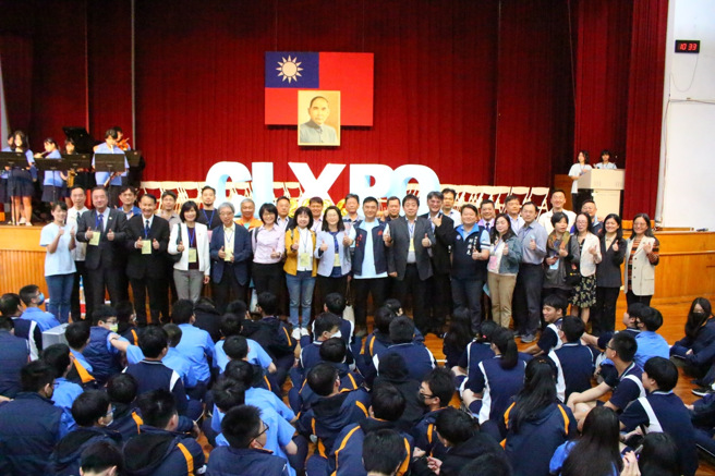 「竹林博覽會」今(29)於竹林中學念台活動中心熱鬧登場。(竹林中學提供)