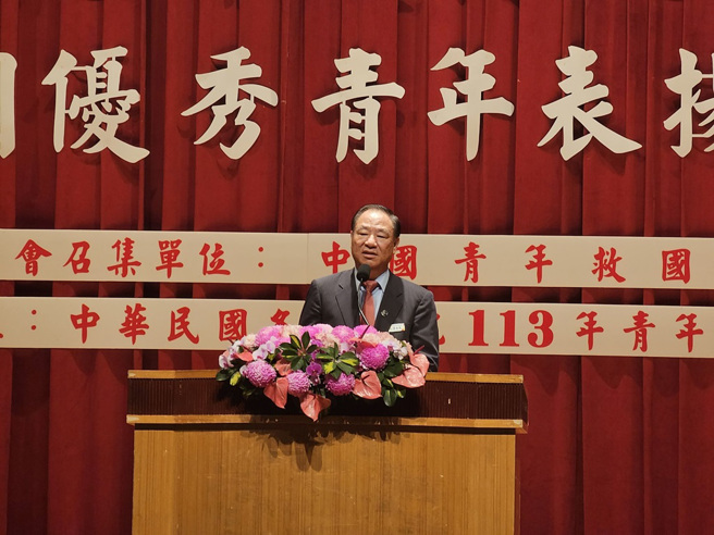 救国团葛永光主任于青年节表扬大会中致词(图／救国团提供)