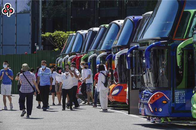 公路局112年度遊覽車客運業評鑑作業今日公布結果，評列優等業者共計4家、甲等業者共計362家、乙等業者共計491家，另計有29家評列不列等。（本報資料照）