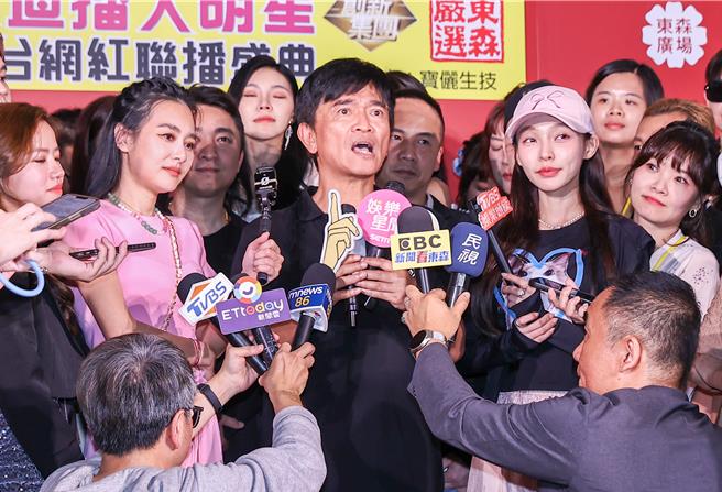 吴宗宪今露面受访关于咖啡厅被砸一事。（罗永铭摄）