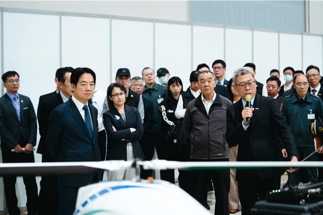 賴清德今在準副總統蕭美琴、國防部長邱國正、國安會祕書長顧立雄、國安會副祕書長劉得金、總統府副祕書長黃重諺等人陪同下訪視中科院。（總統府提供／游念育台北傳真）