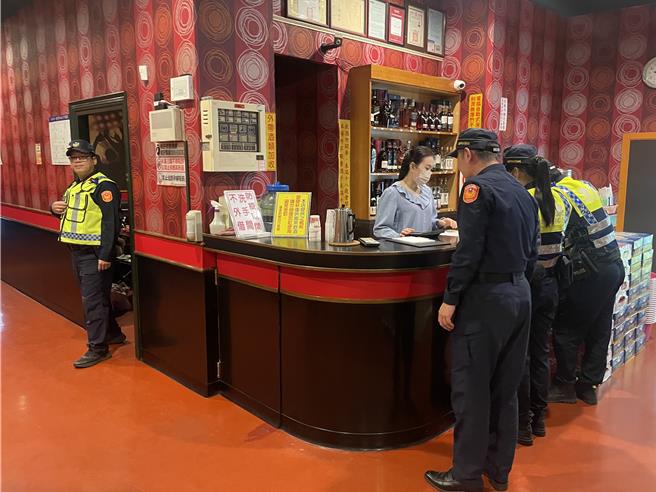 桃园市芦竹警分局于29日起举办全市性扩大临检威力扫荡。（姜霏摄）