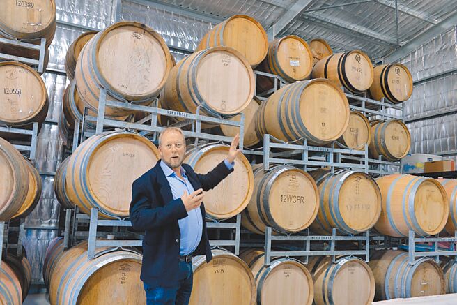 大陸商務部官網28日公告，宣布從3月29日起，對原產於澳洲的進口相關葡萄酒停止徵收反傾銷稅與反補貼稅。圖為澳洲葡萄酒廠。（新華社）（飲酒過量有害健康、禁止酒駕）