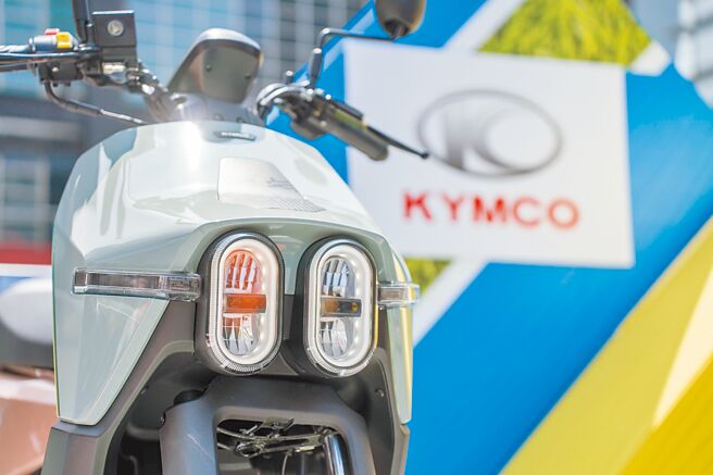 大樂Dollar擁有極高辨識度的頭燈設計。（吳松翰攝）