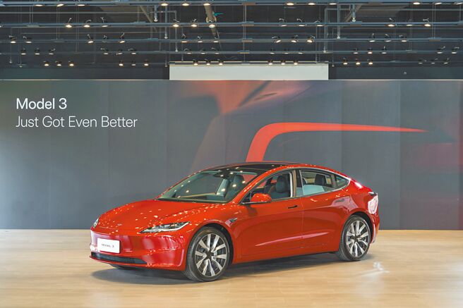 Tesla Model 3煥新版實車搶先登台，提供RWD後輪驅動與Long Range全輪驅動兩款。（Tesla提供）