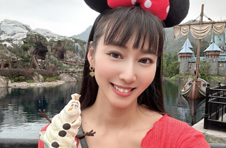 E級女星婚後沒封彈 AI辣照大開中門網嘆：上圍畫太小了