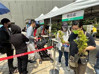 金門公私攜手珍愛地球！舉辦植樹、二手市場 民眾踴躍