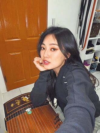 琟娜秀隱藏技 能辣舞也會彈古箏