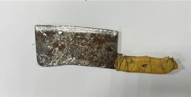 警方查扣连男作案菜刀。（警方提供）
