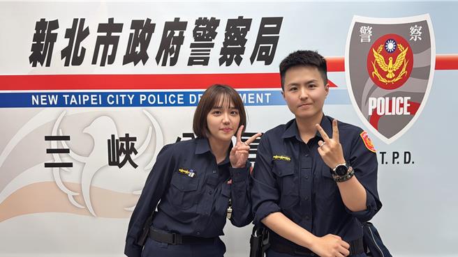 女警高依倩（右）英勇制伏持刀歹徒。（警方提供）