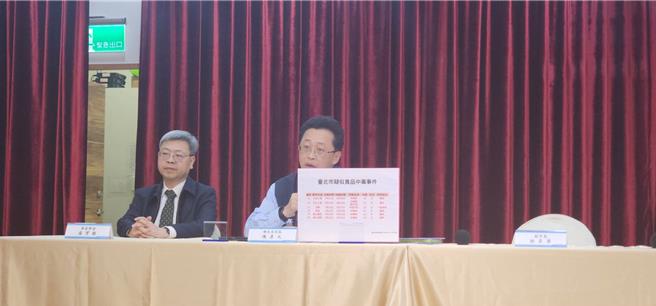 「寶林茶室」食物中毒案延燒，台北市政府今日下午舉辦進度更新說明記者會，宣布再新增6例案例。（黃敬文攝）