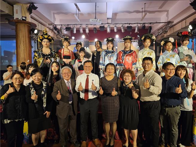 創校52周年的新竹市世界高中30日辦理聯合成果展。（世界高中提供／陳育賢新竹傳真）