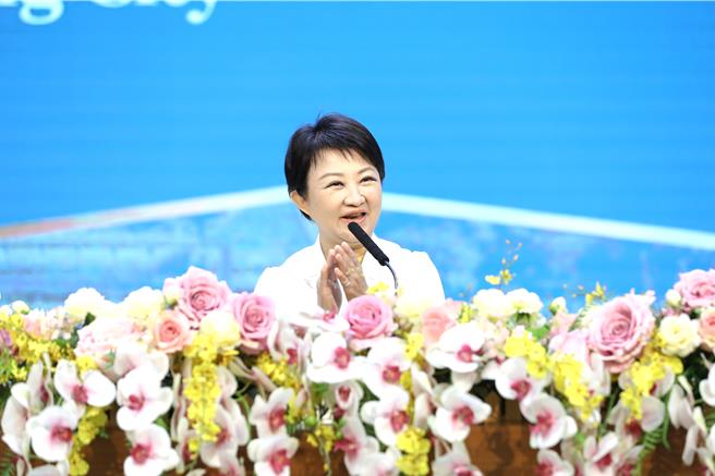 朝阳科大30日举办30周年校庆活动，台中市长卢秀燕致词，肯定朝阳科大的招生佳绩及办学成效。她说，朝阳科大30年来培育人才，展现举足轻重的社会影响力。（朝阳科大提供／陈淑芬台中传真）