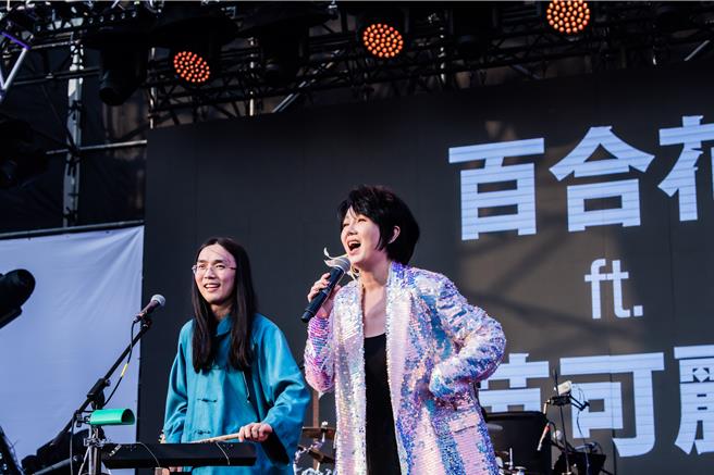 苗可丽30日在大港开唱舞台与乐团百合花对唱。（出日音乐提供）