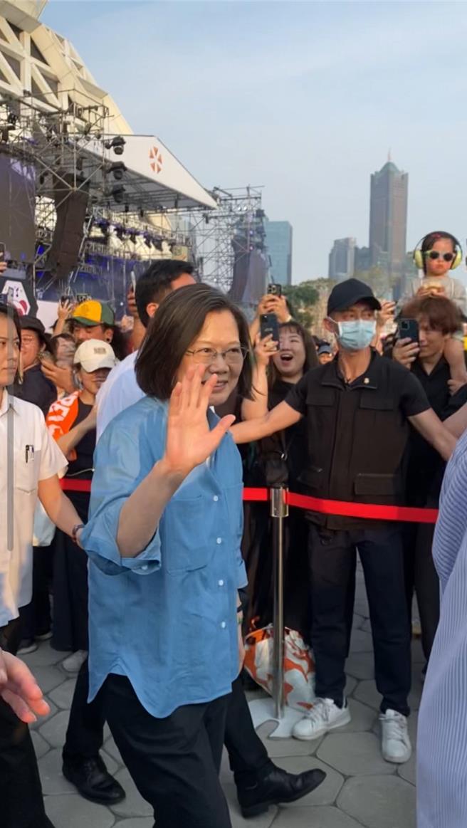 蔡英文30日现身大港开唱舞台。（许雅淳摄）