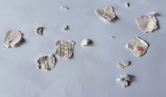 大陆有女子买了彩券放在裤子里，没想到中大奖3000万，当拿兑奖时，竟发现彩券已被洗到粉碎。（图／翻摄自微博）