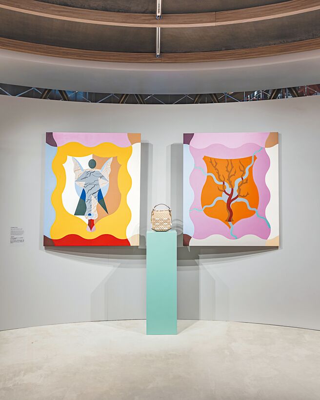 Delvaux Cool Box Nano Stargazer沙丘色手拿包，結合蜥蜴之眼形象相當吸睛，售價13萬6700元。（Delvaux提供）