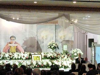 直擊／巫啟賢崩潰爆淚　難忘何厚華吃完4隻大閘蟹滿足表情