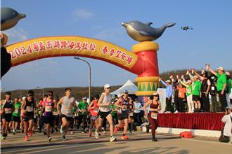 結合海島自然風光與魅力 400人登澎湖望安島跑半馬