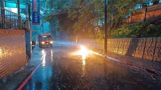 4月還有東北季風！防瞬間雷擊大雨 下周2地區剩18度