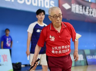 清晨盃》102歲林友茂年年摘金 95歲創辦人Carry曾孫打球