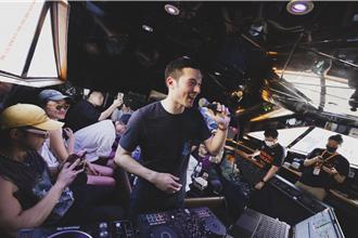 混血男神大港开唱衝撞爆出意外 门牙当场碎裂真相曝光