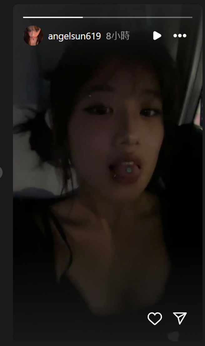 梧桐妹昨（30）日晚间在IG限时动态上晒出张自拍。（图／IG@angelsun619）