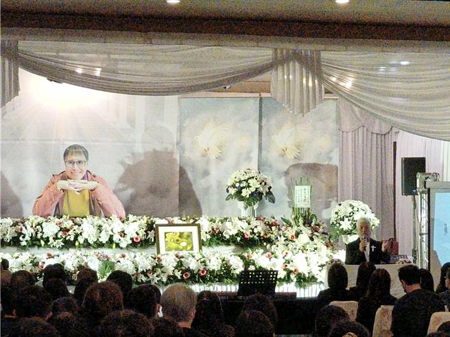 巫啟賢致詞送別好友。（尤嬿妮攝）