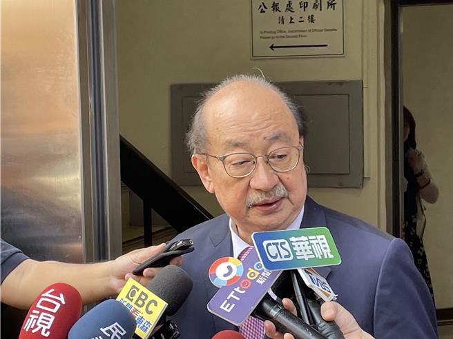 立法院明起将启动国会改革法案审查，柯建铭表示，将请立委讲出道理，让大家去评断，他更批评蓝党团总召傅昆萁个性鸭霸，带着整个党往前衝去撞墙。（蔡雯如摄）